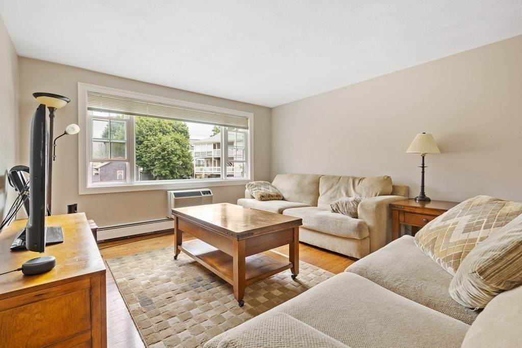 469 Sea St - Photo 1