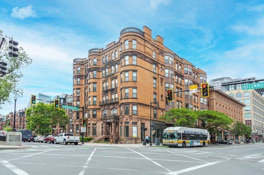 362 Commonwealth Ave - Photo 1