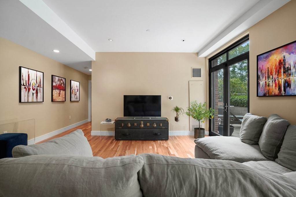 2400 Beacon St - Photo 1
