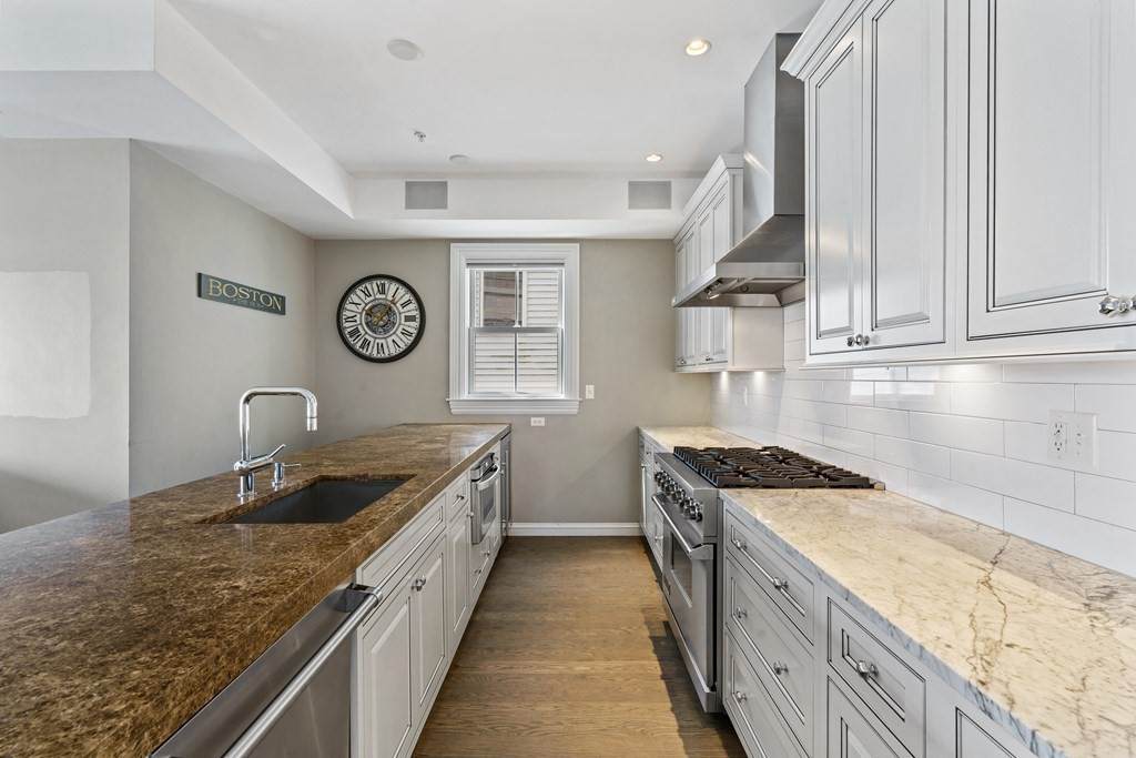 82 G St - Photo 1