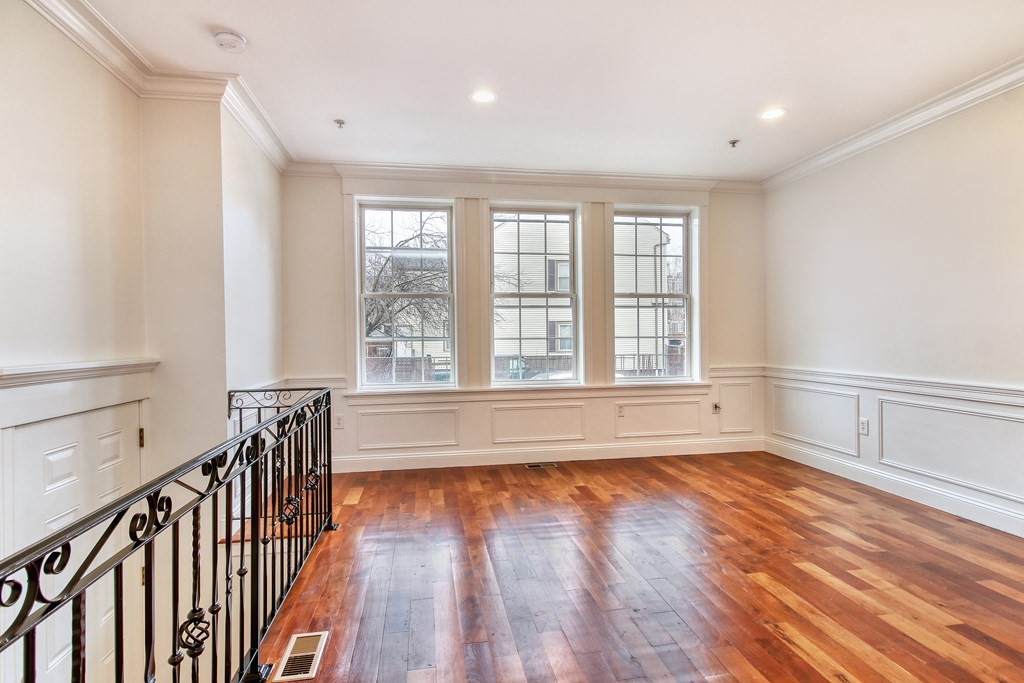 99 Baxter St - Photo 1
