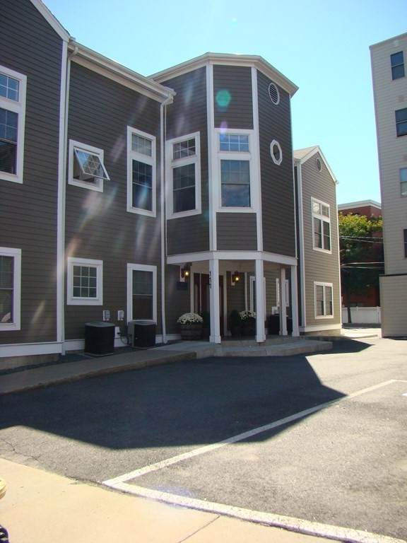 111 W 8Th St - Photo 1