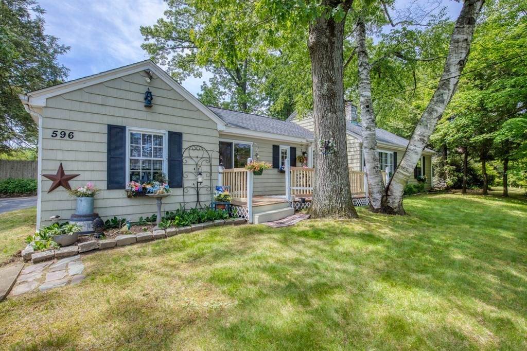 596 Roosevelt Ave - Photo 1