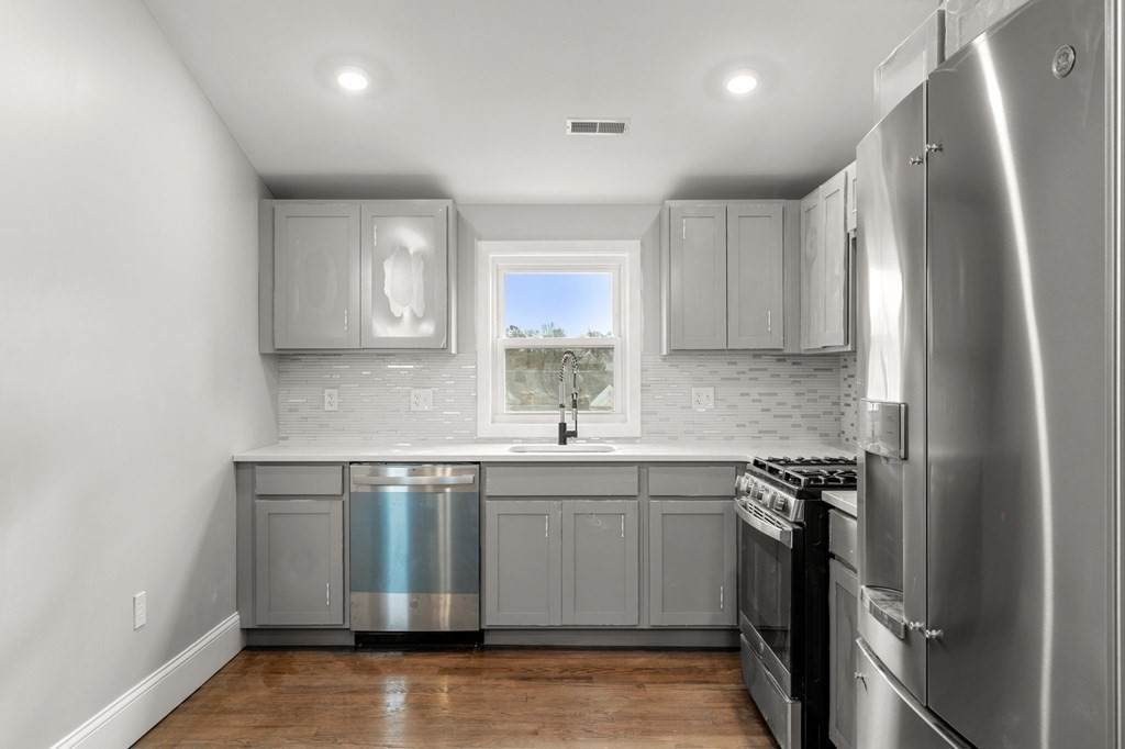 71 Ruthven - Photo 1