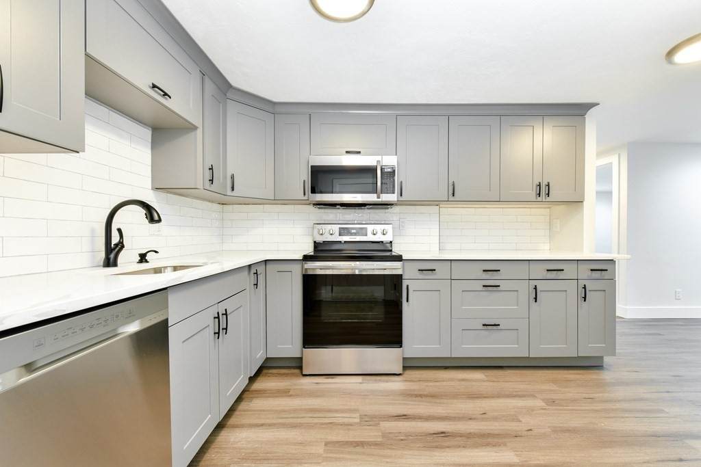 39 Englewood Ave - Photo 1