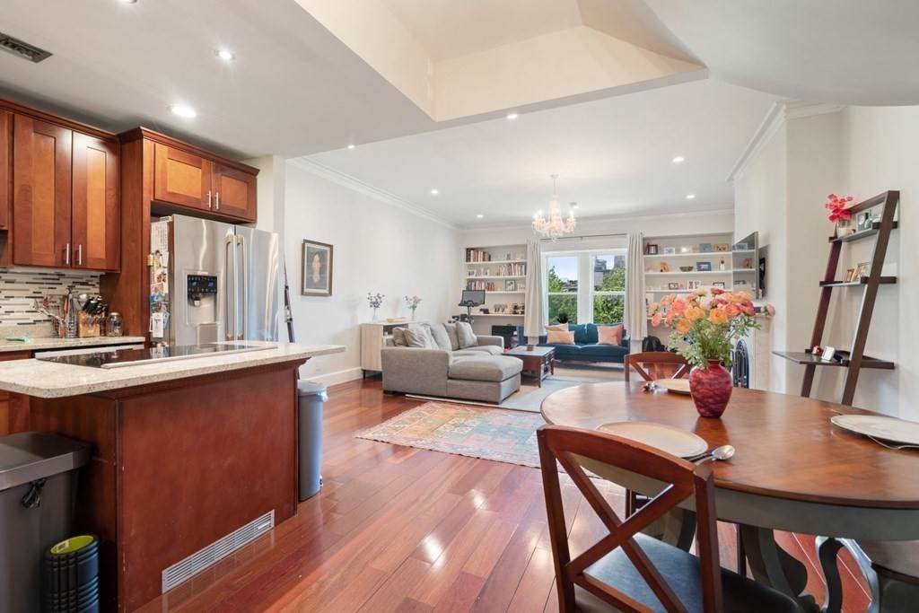 34 Commonwealth Avenue - Photo 1