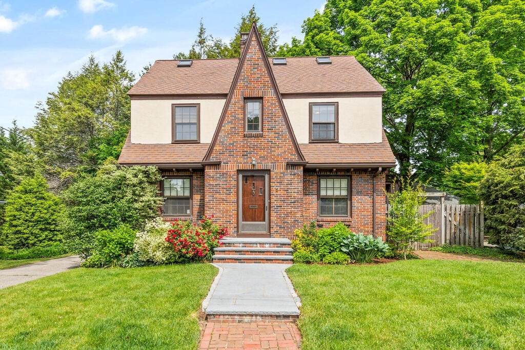 5 Albert Ave - Photo 1