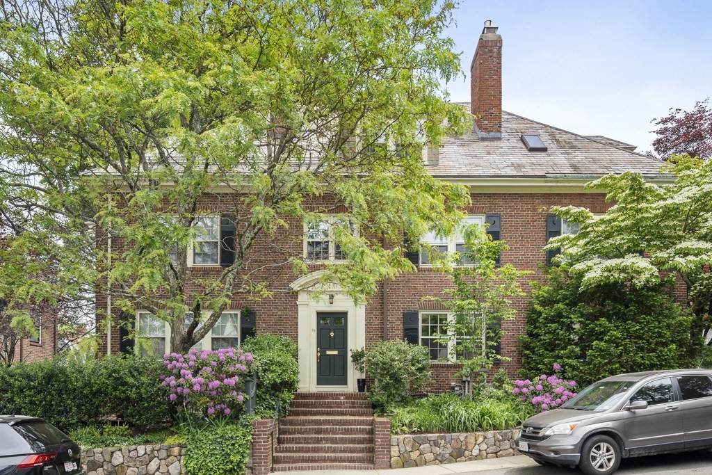 23 Coolidge Hill Rd - Photo 1