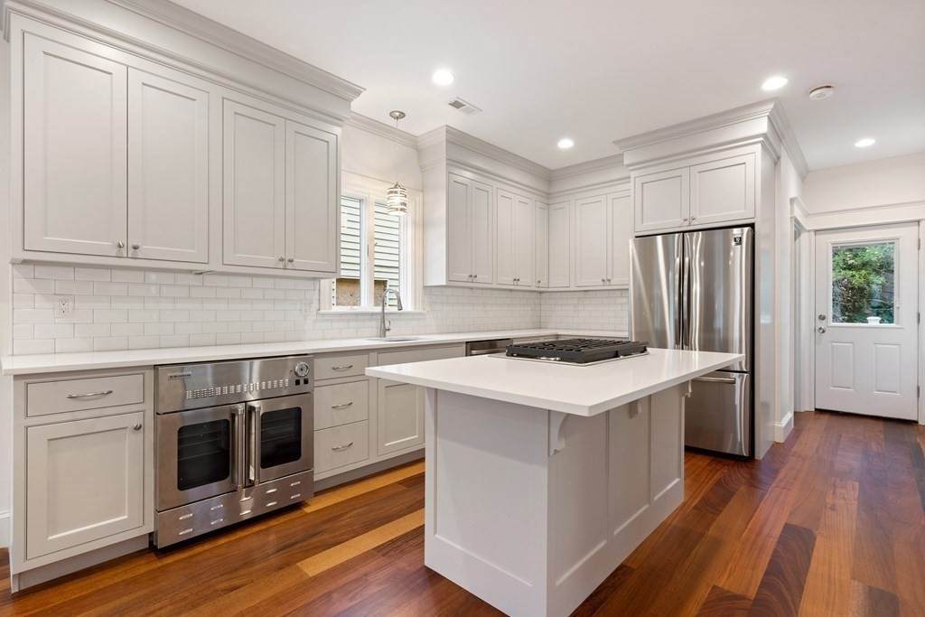 18 Hall Street - Photo 1