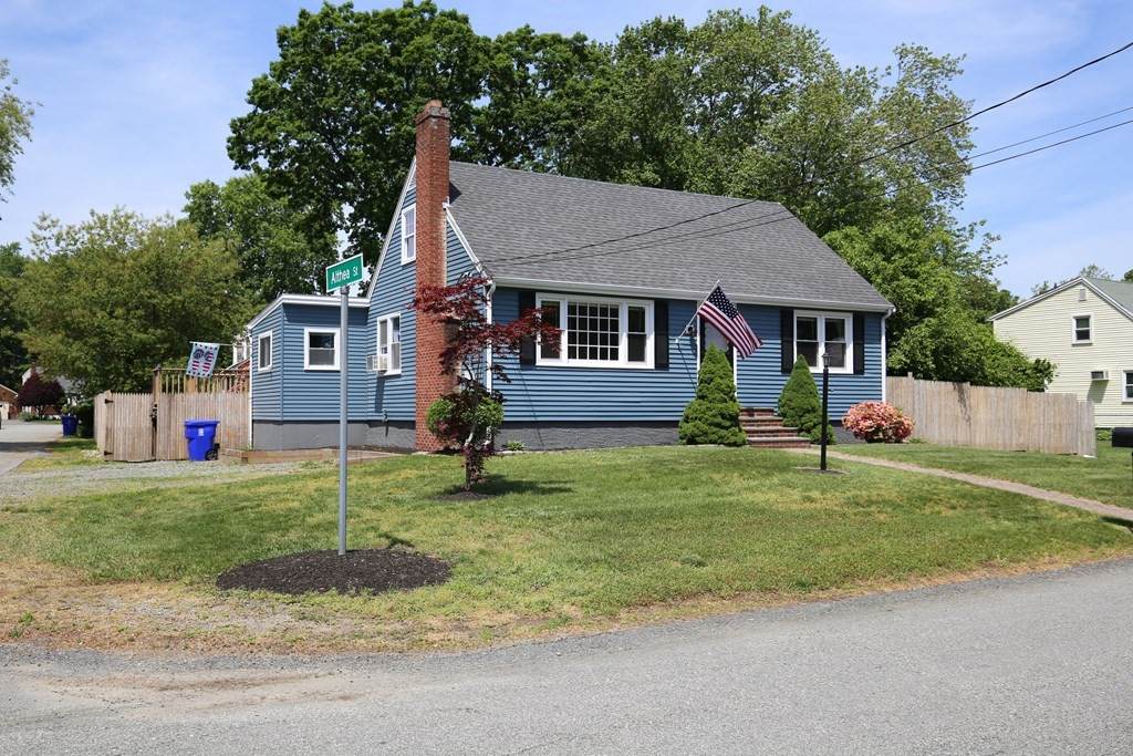8 Wildwood Ave - Photo 1