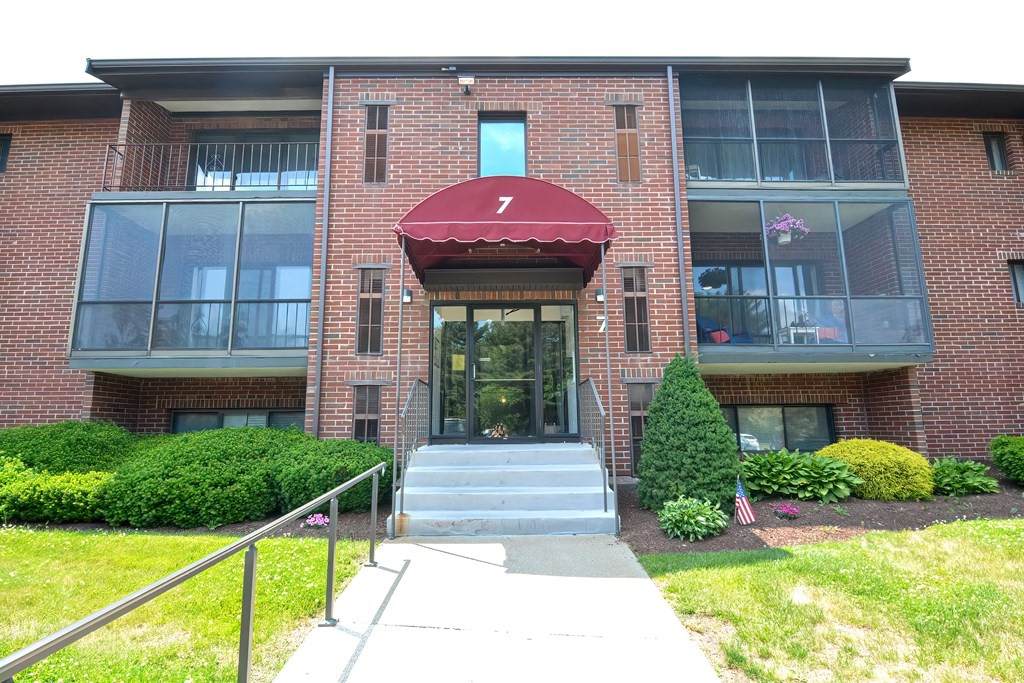 221 Oak Street - Photo 1
