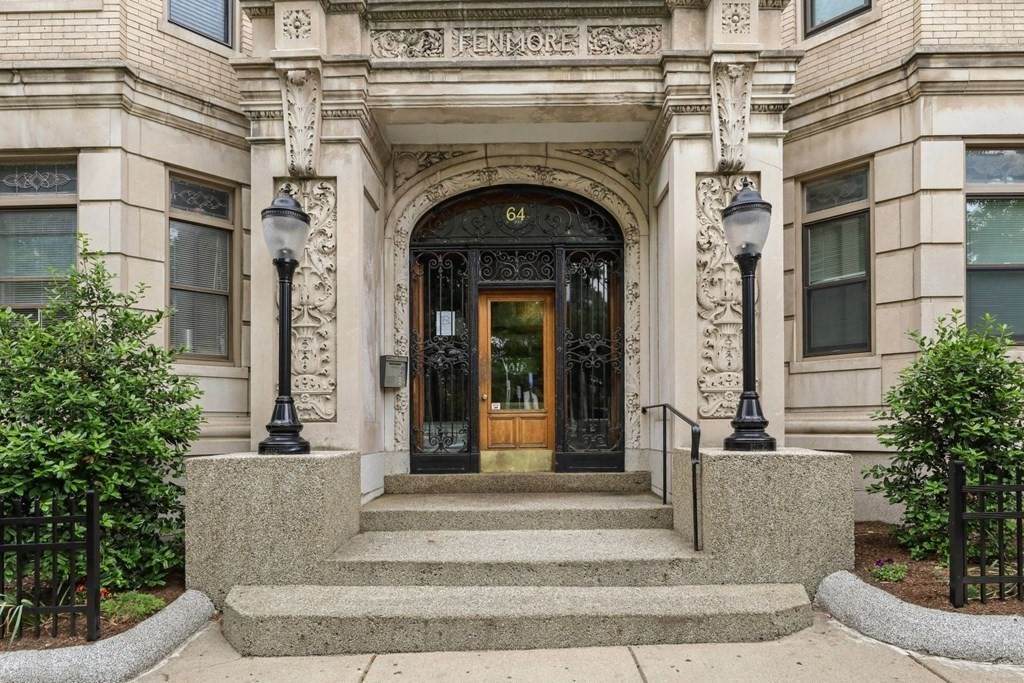 64 Charlesgate E - Photo 1