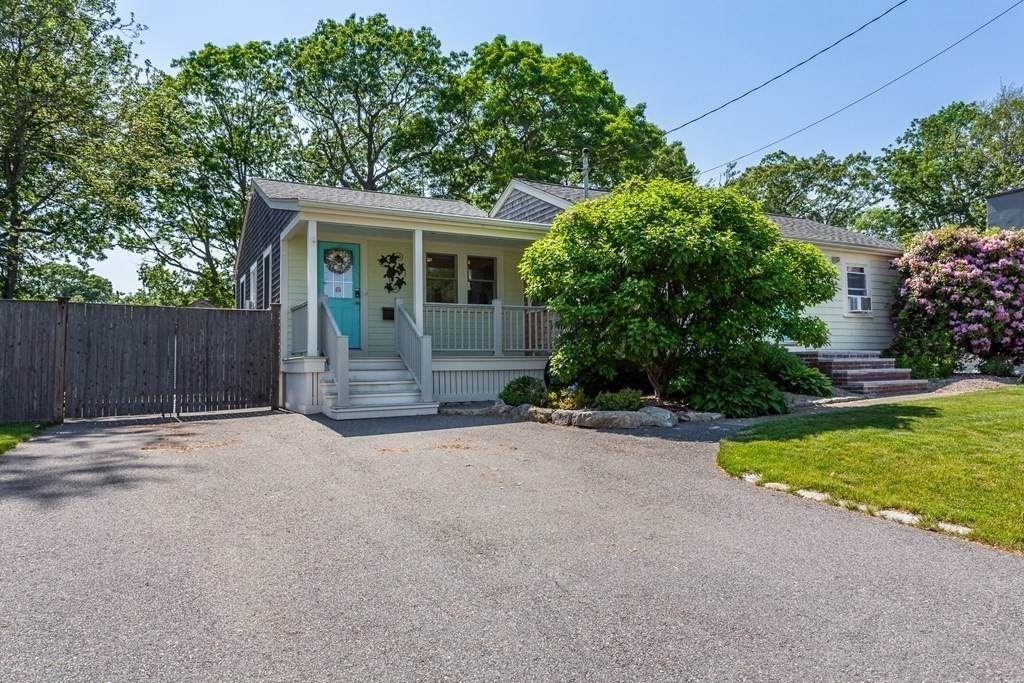 225 Pine Grove Street - Photo 1