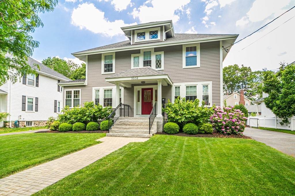 1058 Highland Ave - Photo 1