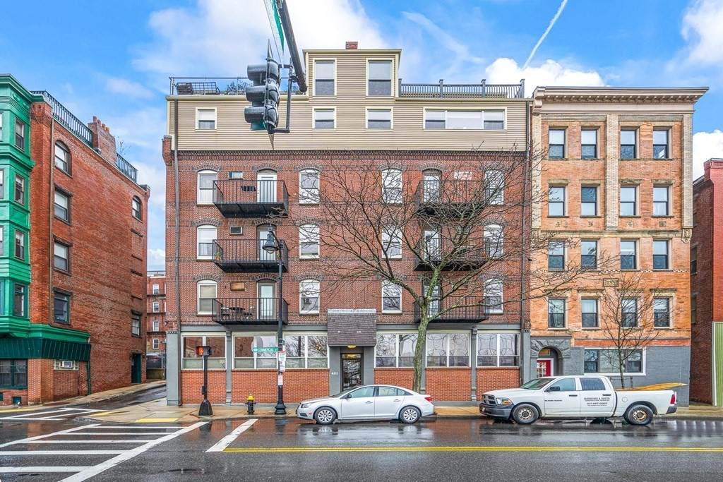 480 Commercial St - Photo 1