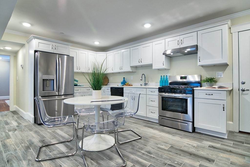 426 Boston St - Photo 1