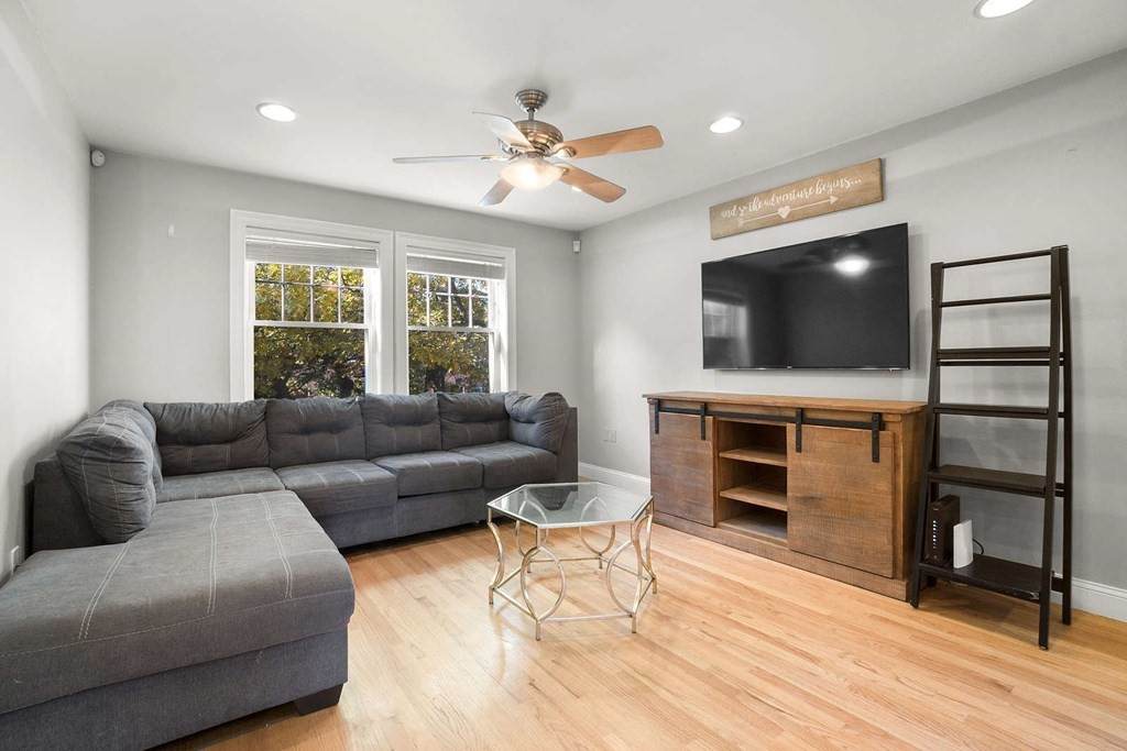 22 Isabella St - Photo 1