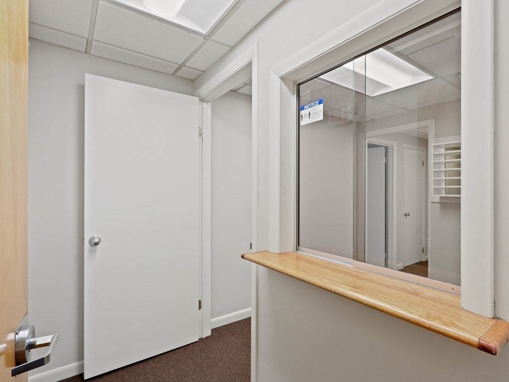 121 Lincoln St - Photo 1