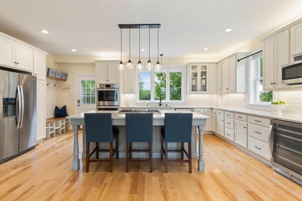 327 Commonwealth Ave - Photo 1