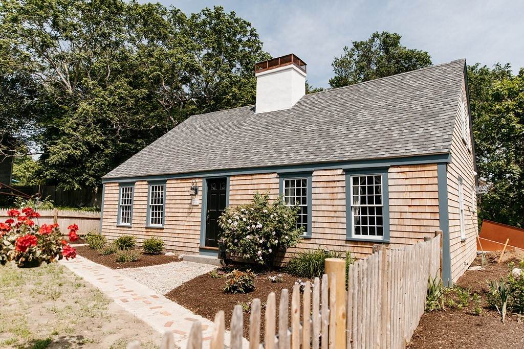 21 Crescent - Photo 1