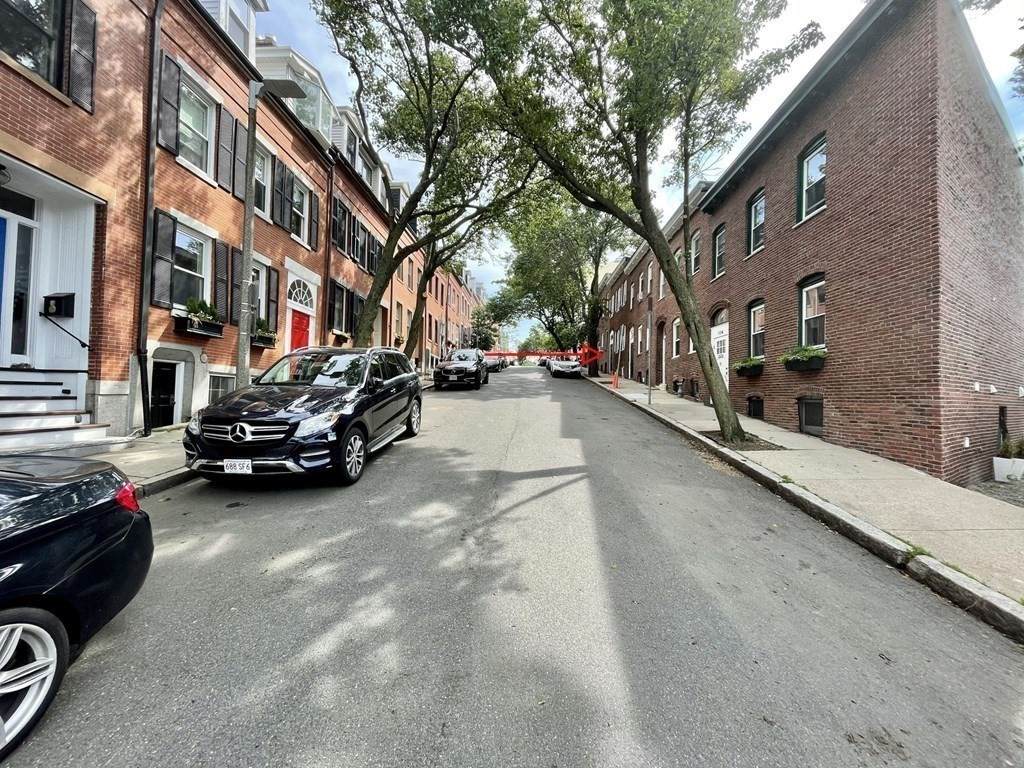 108 Baldwin St - Photo 1