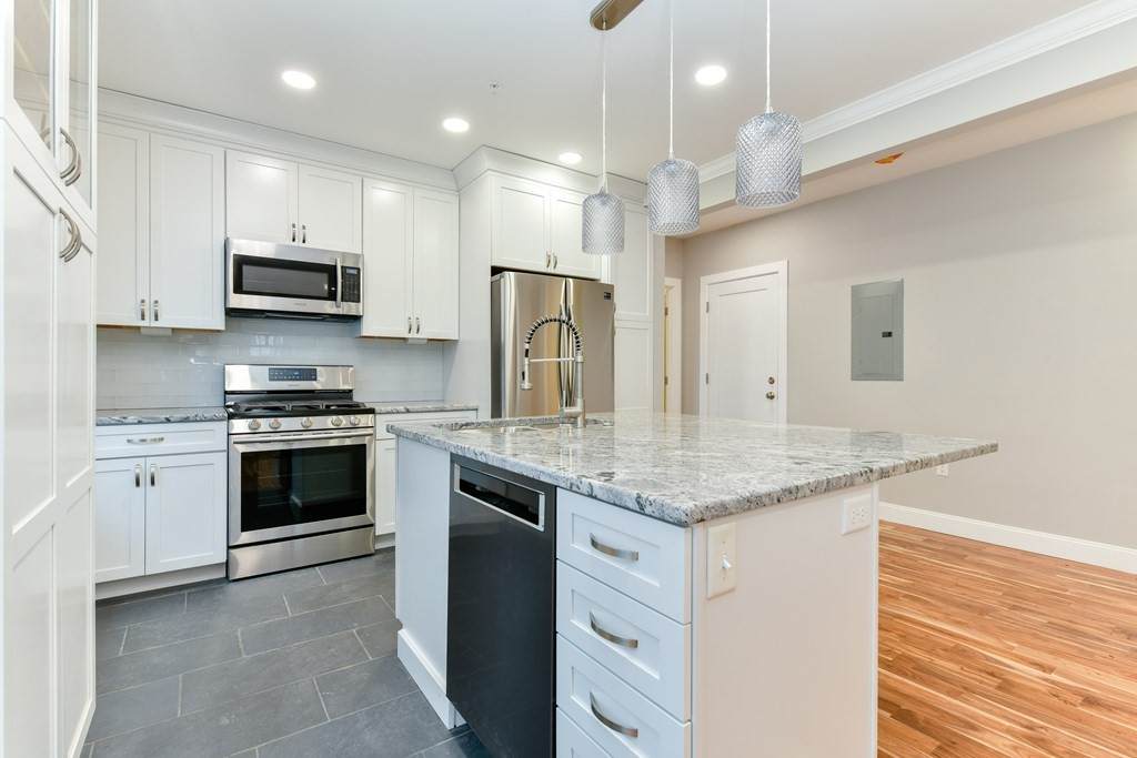 16 Custer St - Photo 1