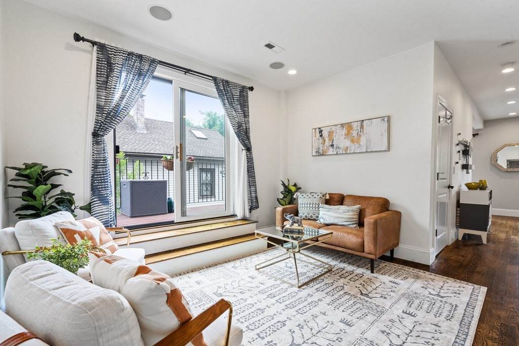 291 Lamartine St - Photo 1