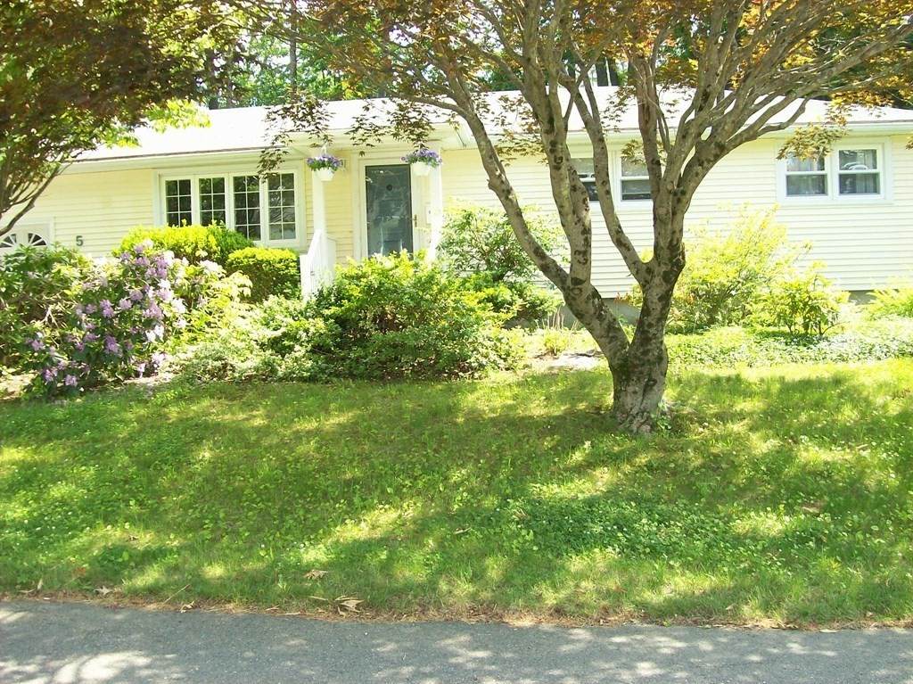 5 Mayflower Circle - Photo 1