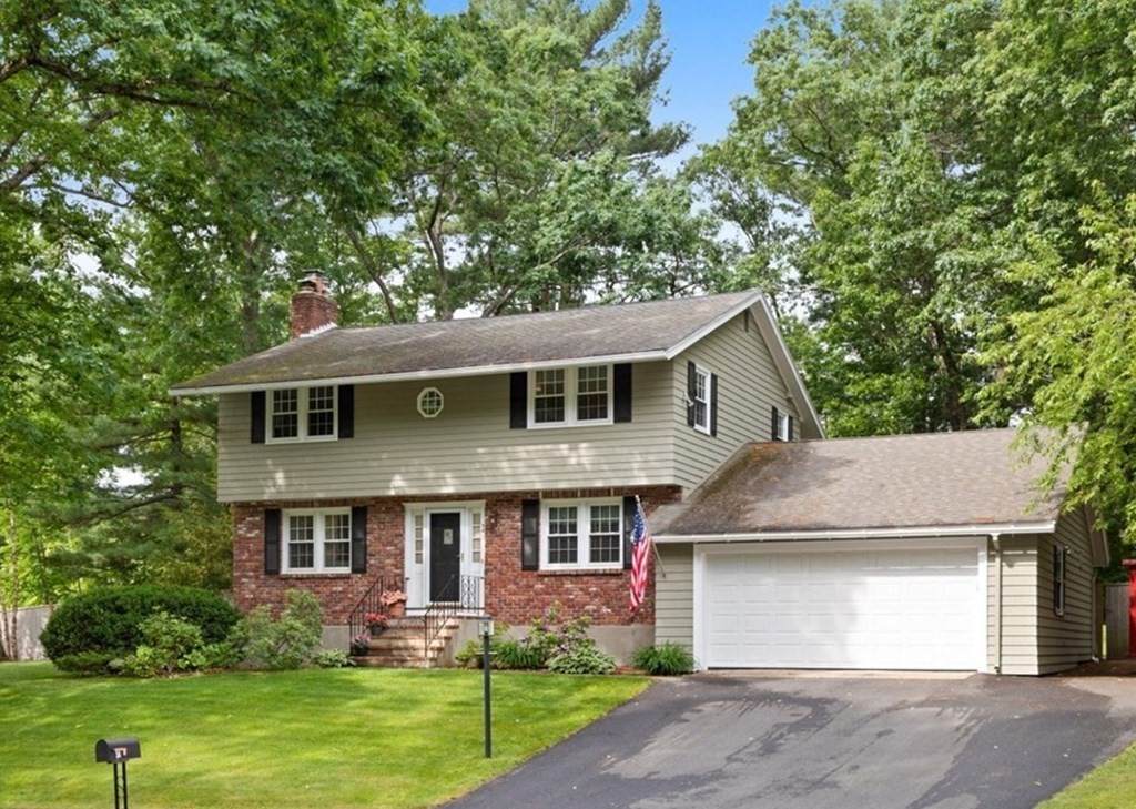 34 Marcia Rd - Photo 1