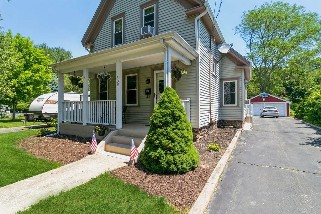 588 Summer St - Photo 1