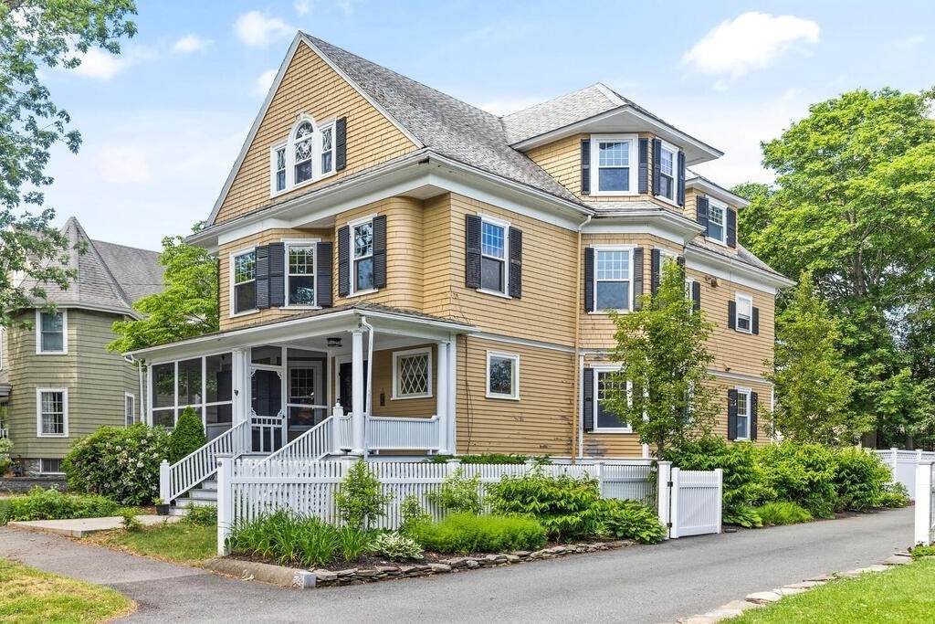 174 Bellevue Ave - Photo 1