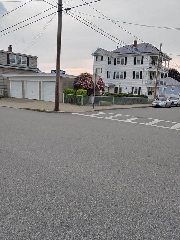 243 Bowen St - Photo 1