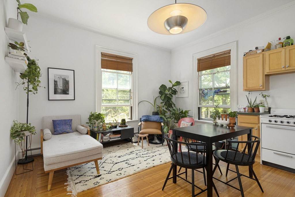 15 Bigelow St - Photo 1