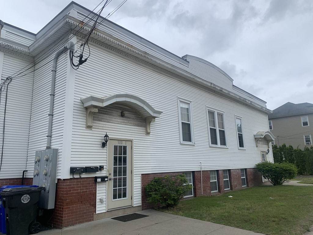 300 Providence St - Photo 1