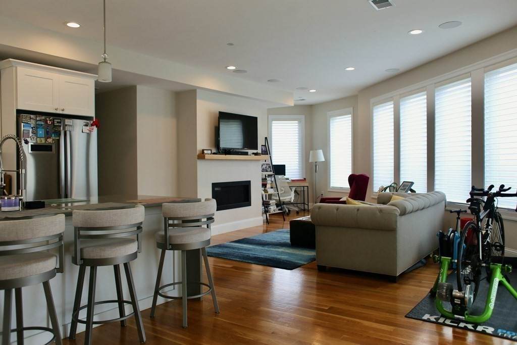 275 Old Colony Ave - Photo 1