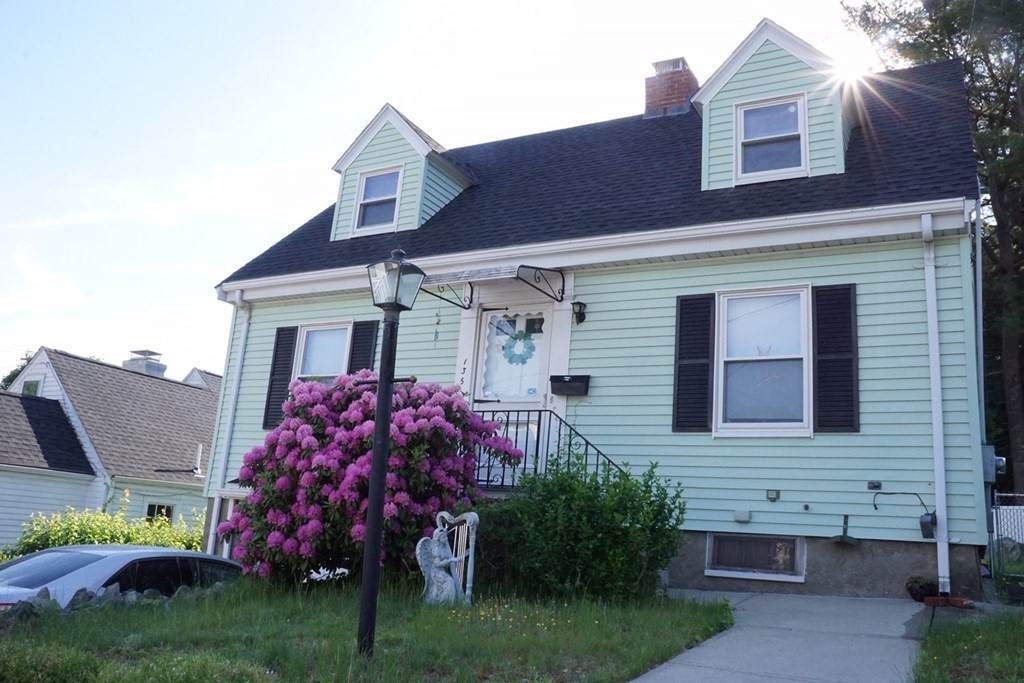 135 Wyoming Ave - Photo 1