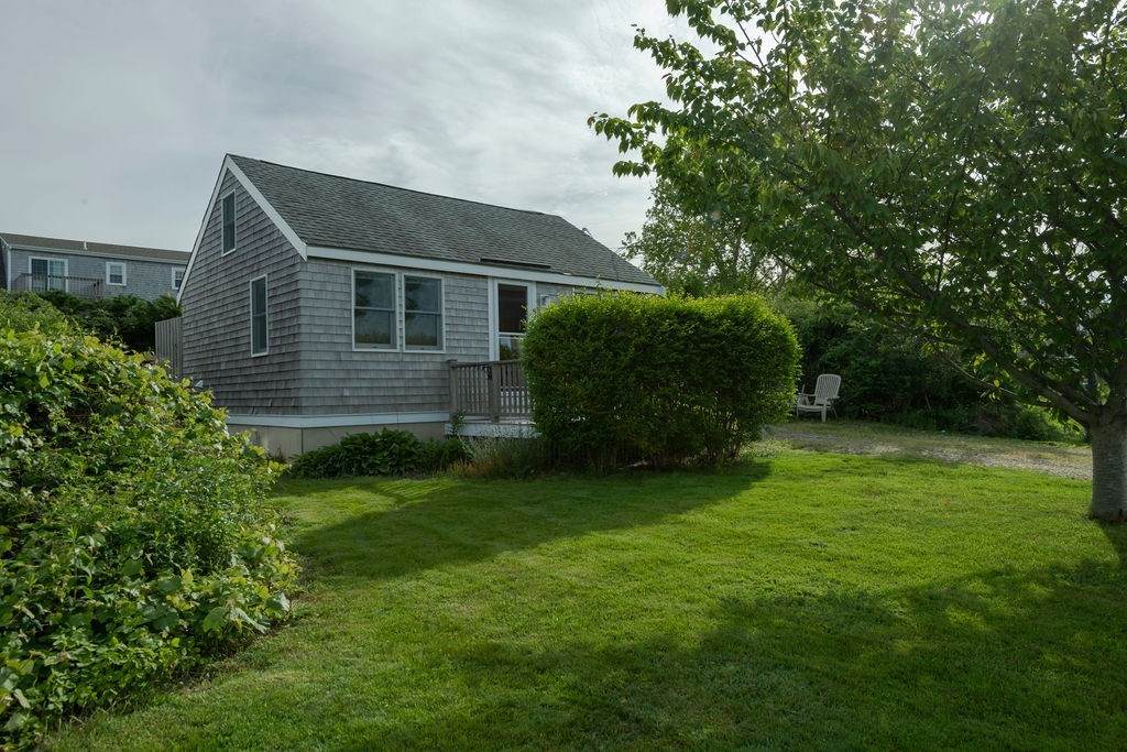8 Carman Ave - Photo 1