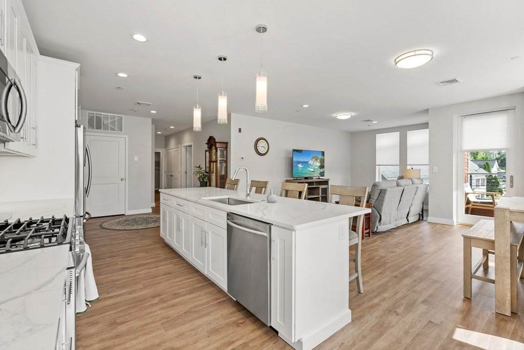 642 Main St - Photo 1