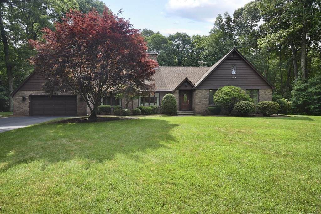 19 Lincoln Dr - Photo 1