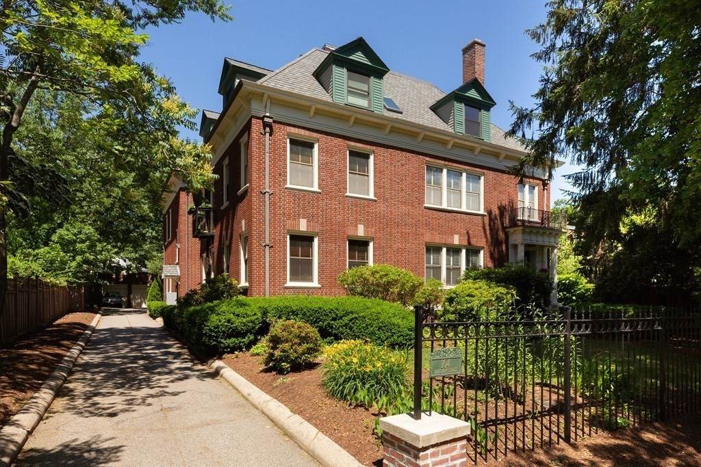 104 Babcock - Photo 1