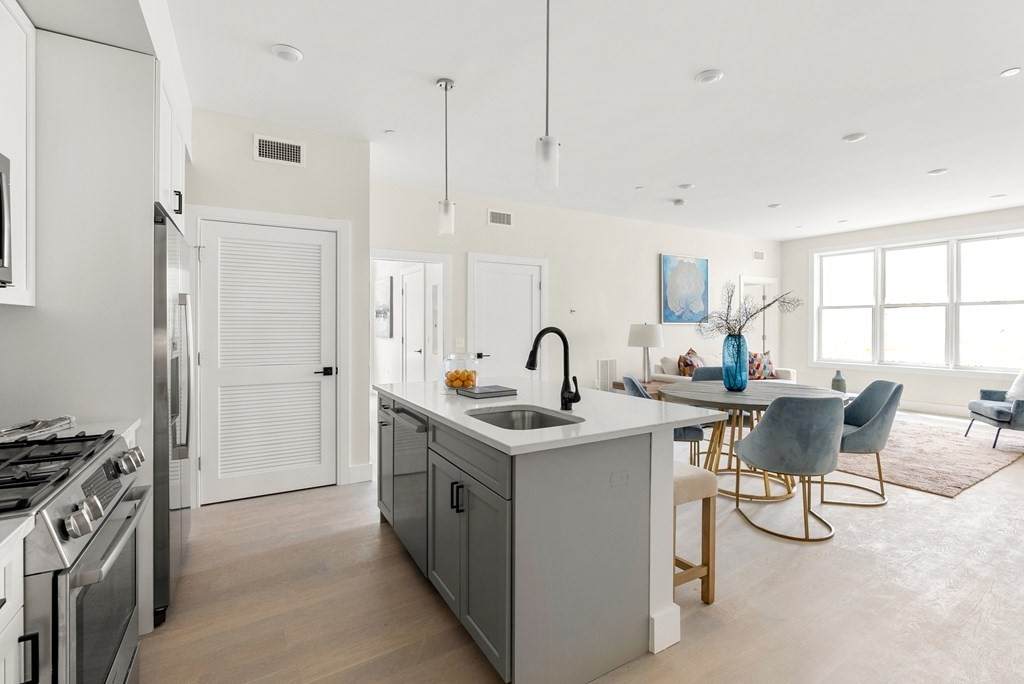 425 Border St - Photo 1