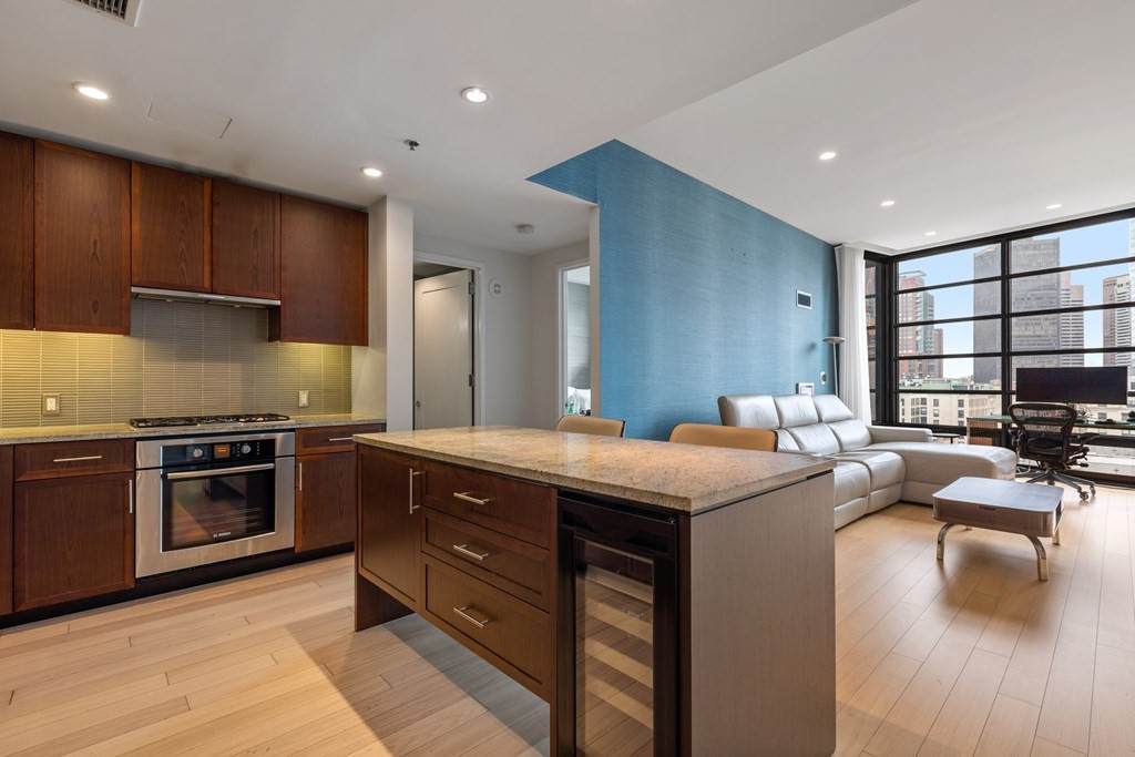 580 Washington St - Photo 1