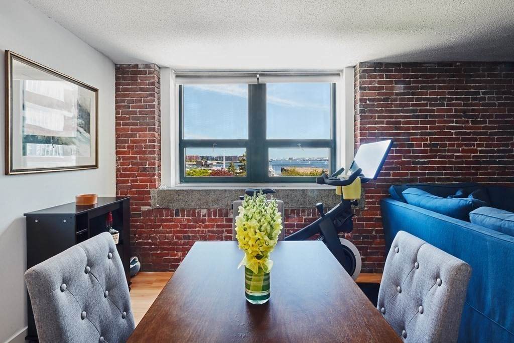 42 8Th St - Photo 1