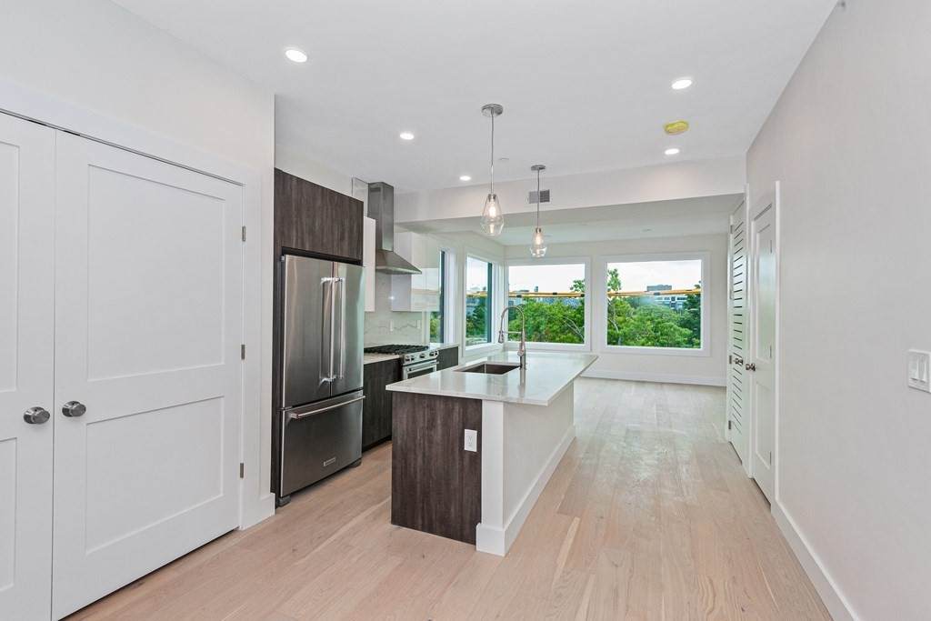105 Washington - Photo 1