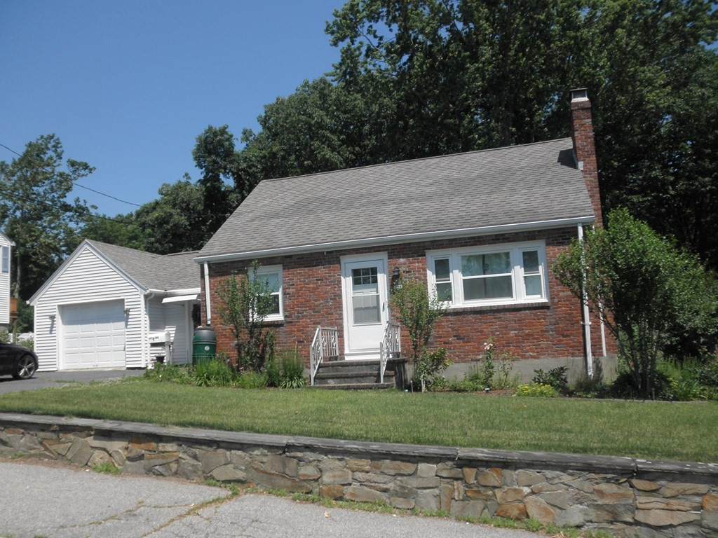 390 Sprague St - Photo 1