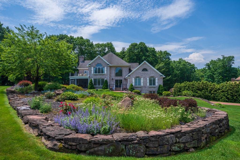 22 Briar Cliff Dr - Photo 1