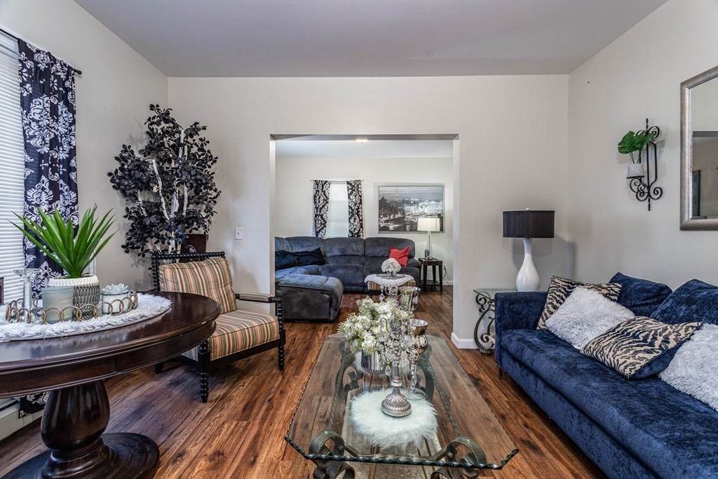 321 Laurel Street - Photo 1