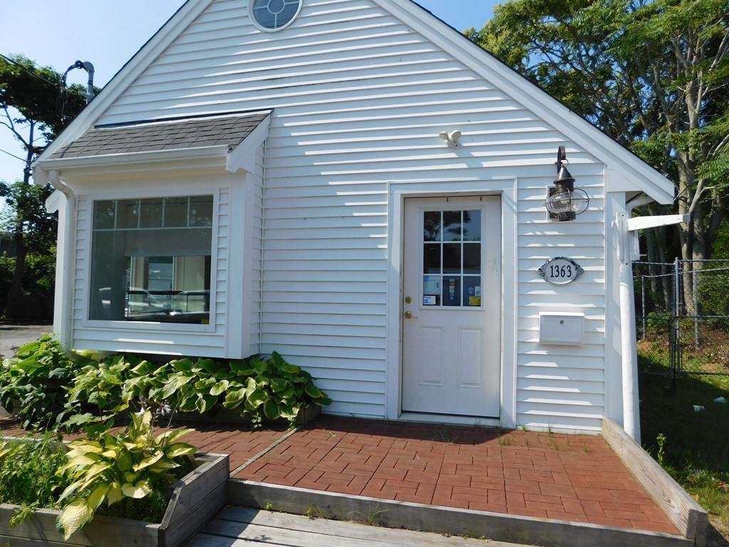 1361 Bridge St - Photo 1