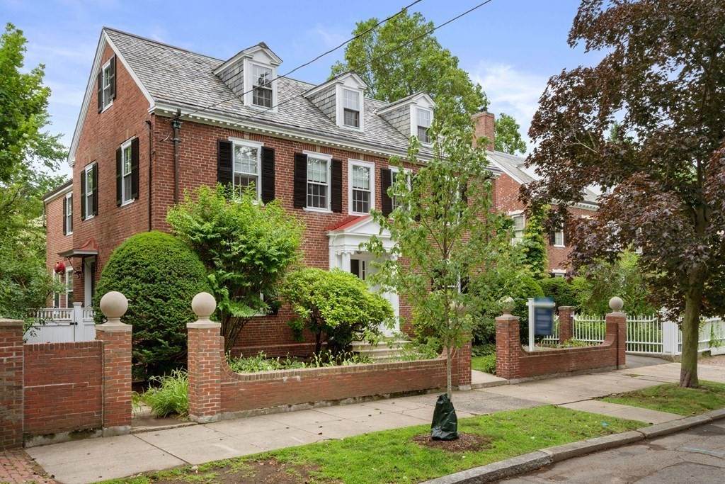 37 Warren St - Photo 1