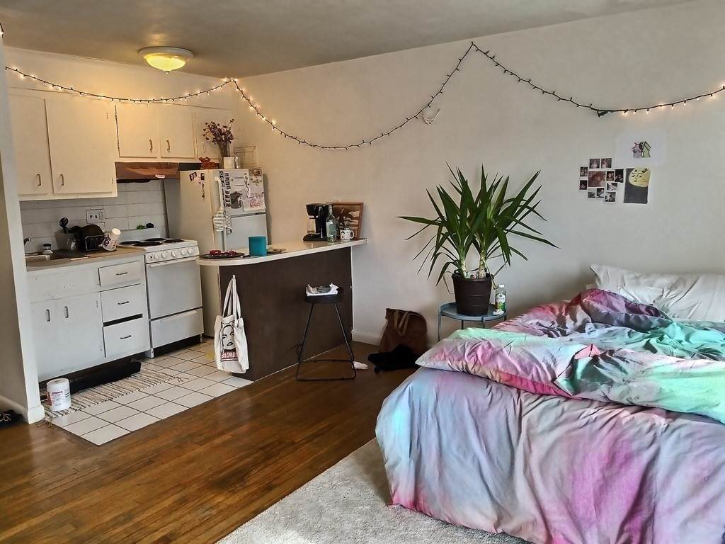1027 Commonwealth Ave - Photo 1
